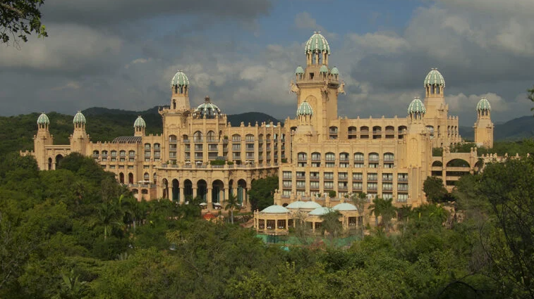 https://dailyinvestor.com/wp-content/uploads/2022/09/Sun-City-768x432.jpg
