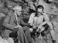 Peter Clarence van Riet Lowe, archaeologist and civil engineer who built 109 bridges in SA, is born in Aliwal North, CC.