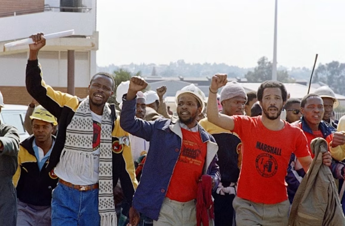 Members of the Congress of South African Trade Unions sing political songs-1987