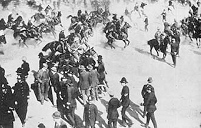 Fighting breaks out on the Johannesburg market square