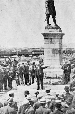 J.L Page speaking at the Jan Van Riebeeck statue in 1903 when it stood at the bottom of Riebeeck street in the centre of Adderley street, where Van Riebeeck landed at the Cape 