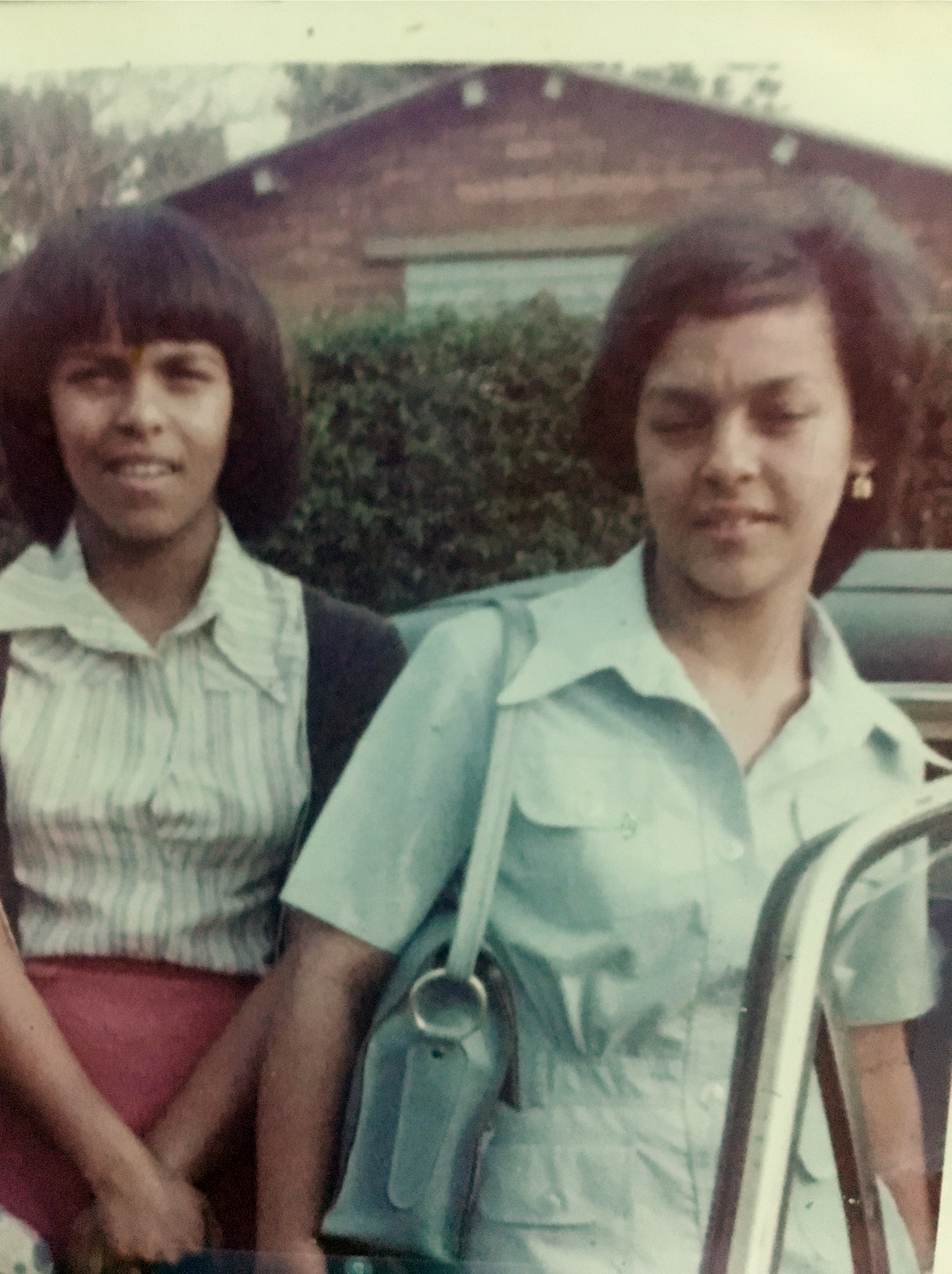 Jeanette (16) and Greta Apelgren (20)