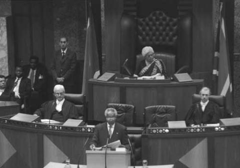 Mandela delivers SONA 1994