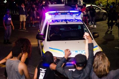 Cape Town students form a human chain