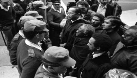 Archbishop Desmond Tutu squares up to police 1989