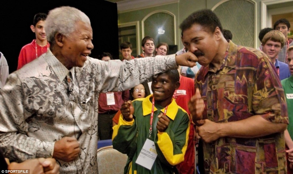 Mandela lands a playful left hook on Muhammad Ali