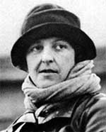Sir Abe Bailey, Rand mine magnate and politician, marries Mary Westenra, pioneer aviatrix