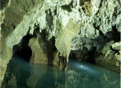 https://www.gotouchdown.com/wp-content/uploads/2019/06/Underground-Lake-at-Sterkfontein-Caves-484x261.jpg