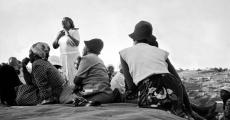 A protest meeting against removals, eNanda, KwaZulu-Natal, 1982. (Omar Badsha)