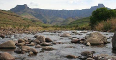  https://cdn.britannica.com/s:700x500/70/123570-004-20FD5836/Tugela-River-range-Drakensberg-South-Africa-province.jpg