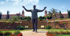 https://www.brandsouthafrica.com/wp-content/uploads/2013/12/nelson_mandela_statue_union_buildings_pretoria.jpg