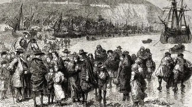 The Dutch East India Company decides to send French Huguenot refugees to the Cape