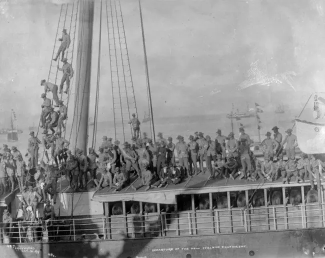 The New Zealand Mounted Rifles leave Wellington for the South African War