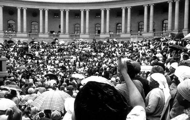 20 000 Women march to the Union Buildings in protest of pass laws