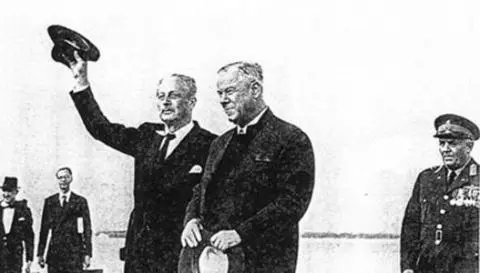 British Prime Minister Harold Macmillan arrived at DF Malan airport - 01 February 1960