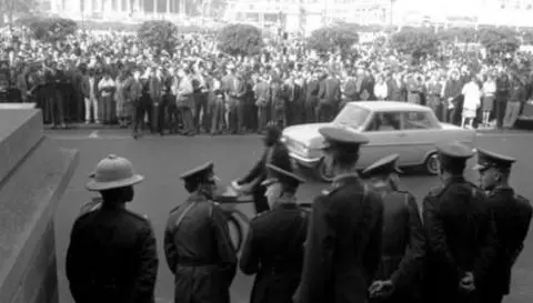 Crowd outside the Palace of Justice in Pretoria as the Rivonia trial opens