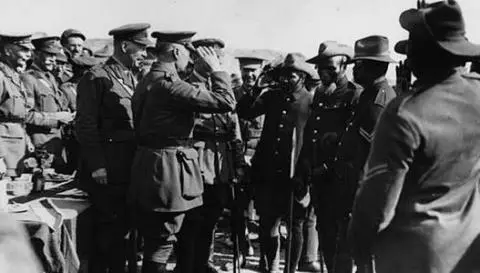 Zulu members of SANLC being presented with the QMG