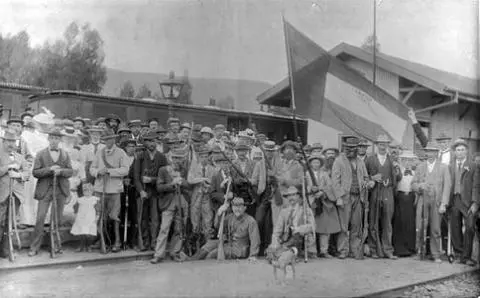 Carolina Commando ready for the fight. Martin Plaut collection