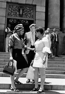Winnie, her sister and Joel Joffe (defence attorney) on the Palace of Justice steps