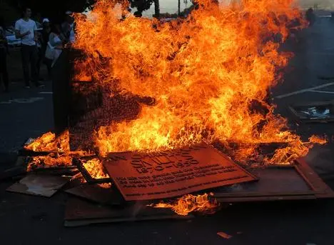 A plaque from the Jan Smuts statue was burnt