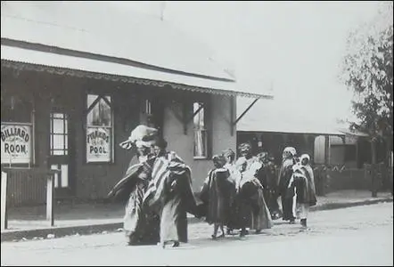 joburg_women_walking_in_street.jpg