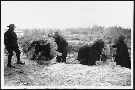 Members of SANLC digging sand on the Western Front