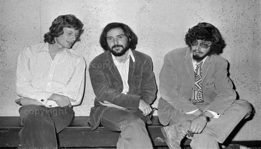 Charles Nupen, Glenn Moss and Cedric de Beer outside court during the Nusas trial - 1976