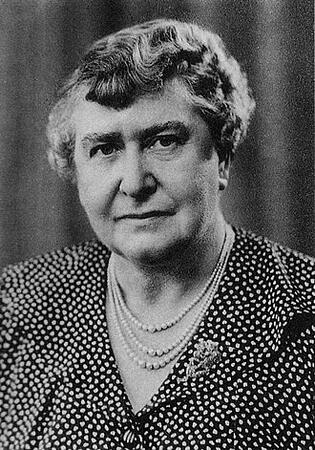 Violet Margaret Livingstone Ballinger portrait
