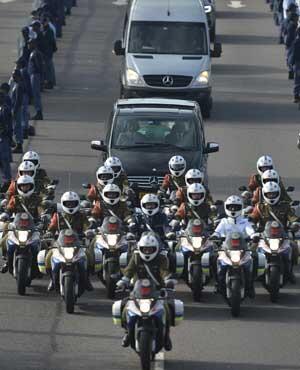 The body of the former president Nelson Mandela is taken to the Union buildings in Pretoria.