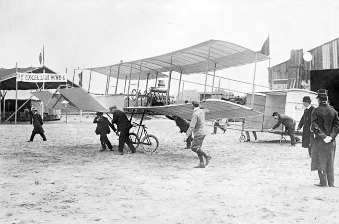 First aeroplane flight in Kimberley Source: www.flightlineweekly.com