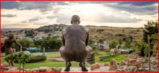 https://b3661698.smushcdn.com/3661698/wp-content/uploads/2024/06/kungwini__antonsmit_sculpture-park-3_optimized-300x200.jpg?lossy=1&strip=1&webp=1
