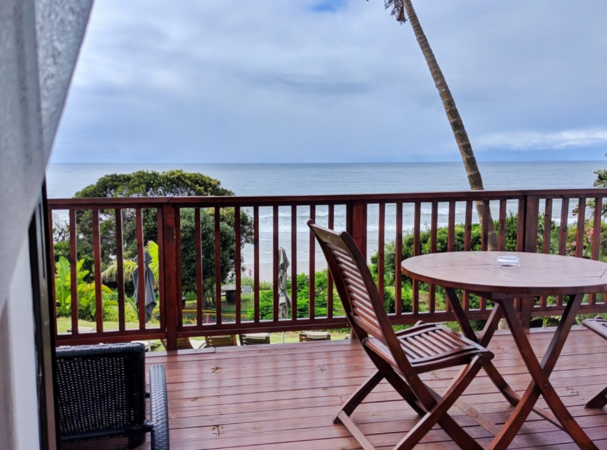 https://www.exquisitecoasts.com/images/s-deck-room-crawfords-beach-lodge-chinta.jpg