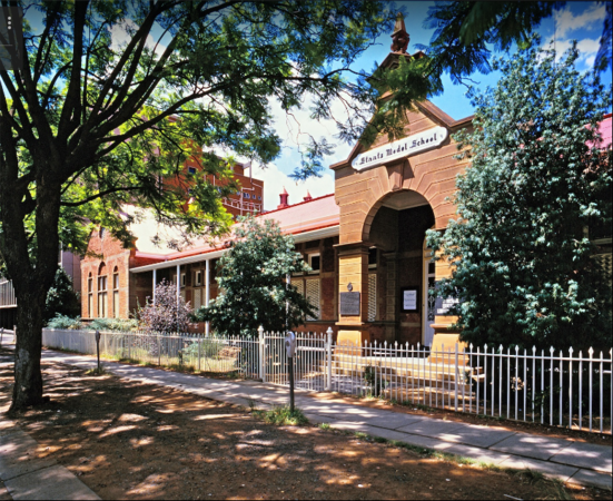 "https://commons.wikimedia.org/wiki/File:9_2_258_0008-Staats_Model_School-Pretoria-s.jpg