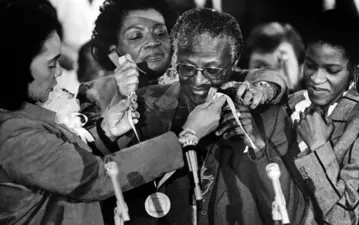 Bishop Tutu receives Martin Luther King Award